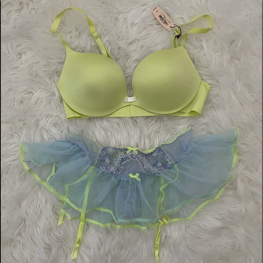 Victoria’s Secret bra set. Brand new with tag